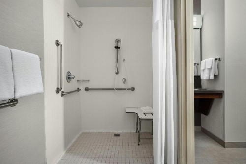 Courtyard by Marriott Stockton - image 4