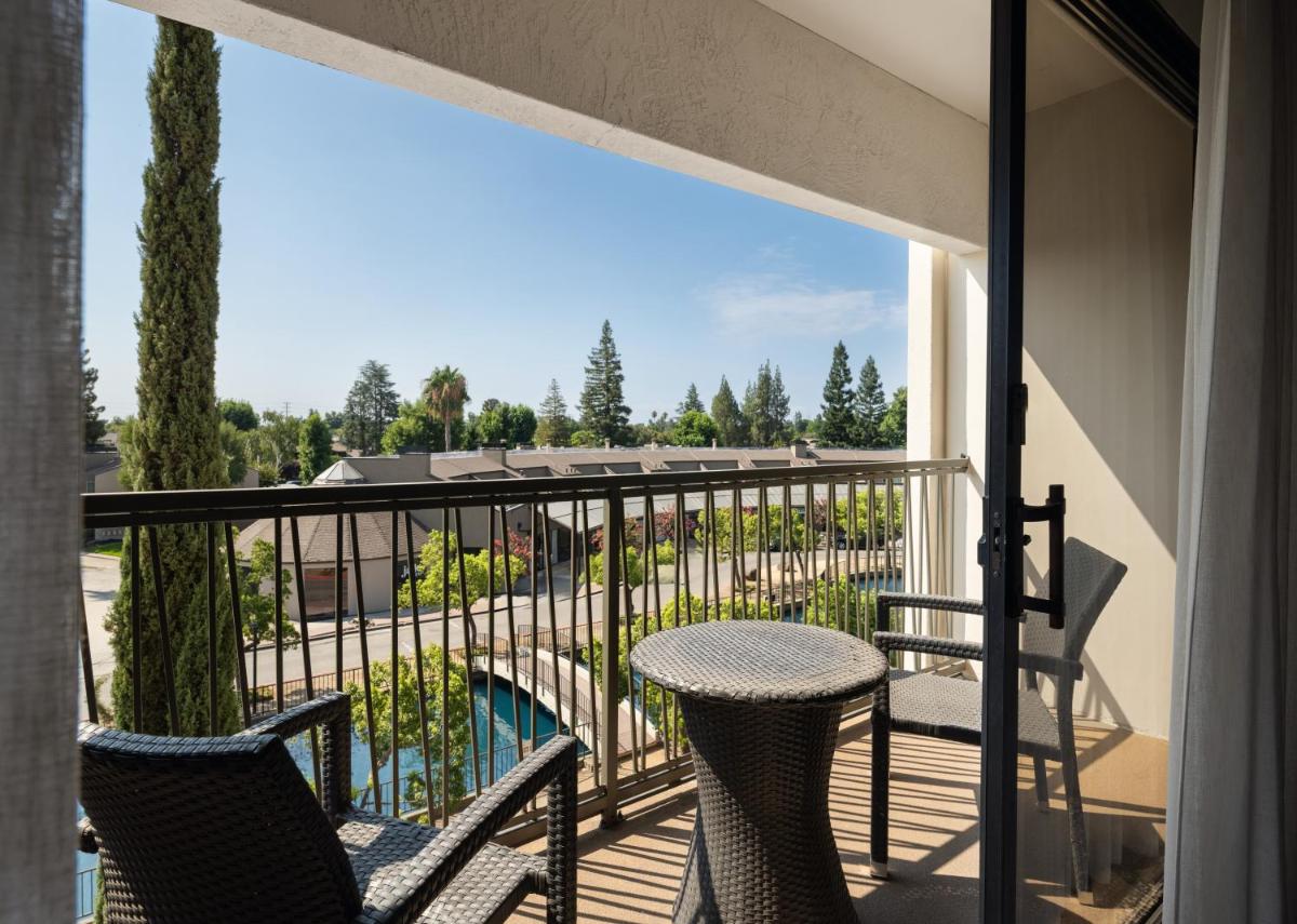 Hilton Stockton - image 3