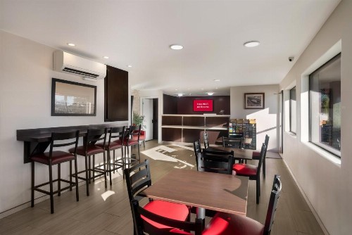 Red Roof Inn Stockton - image 17