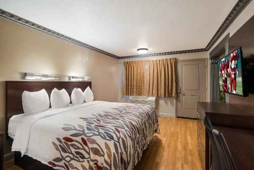 Red Roof Inn Stockton - image 25