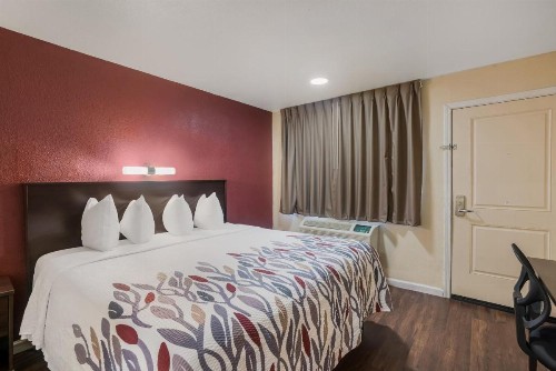 Red Roof Inn Stockton - image 31