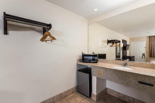 Red Roof Inn Stockton - image 35