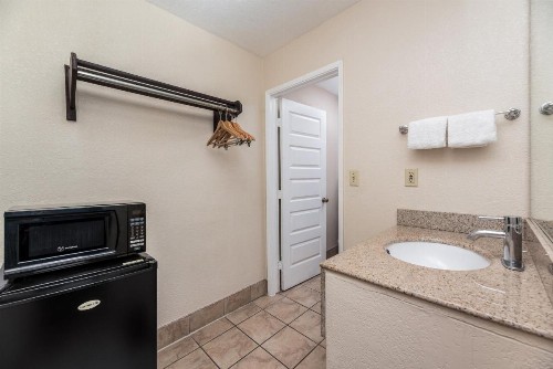 Red Roof Inn Stockton - image 36