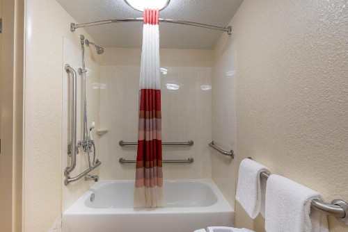Red Roof Inn Stockton - image 37