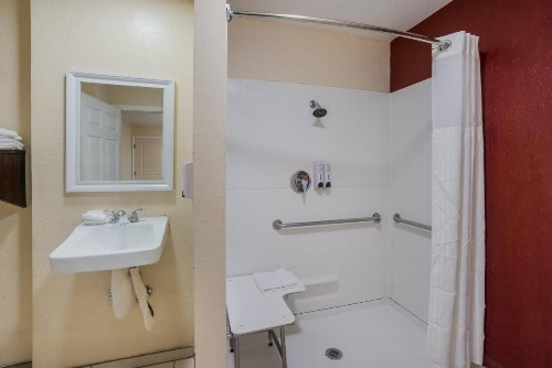 Red Roof Inn Stockton - image 38