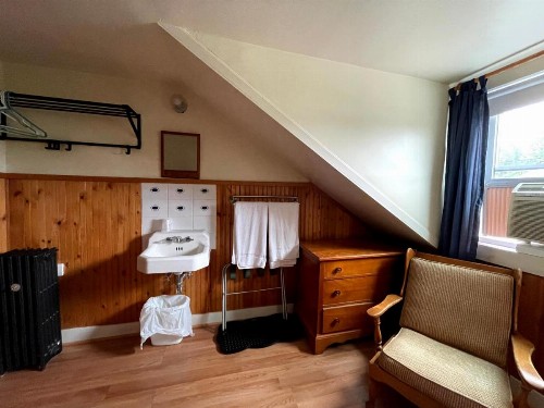 The Riverside Inn - image 19