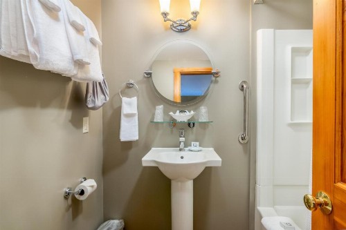 Grey Fox Inn - image 22