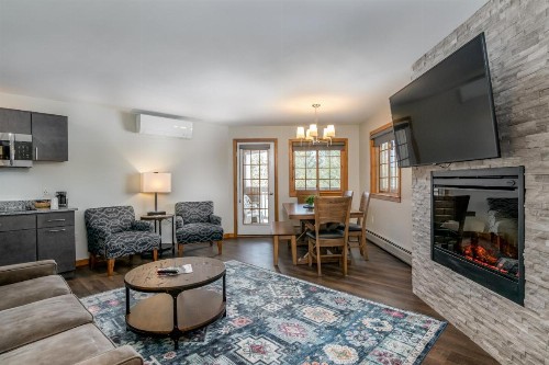 Grey Fox Inn - image 26