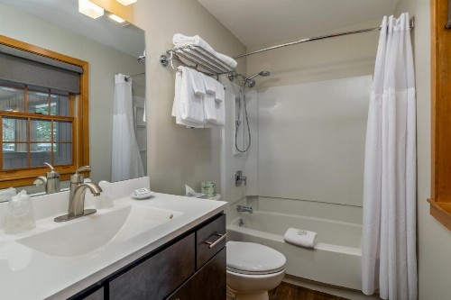 Grey Fox Inn - image 3
