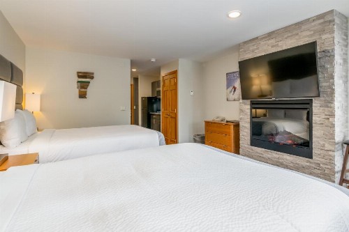 Grey Fox Inn - image 33