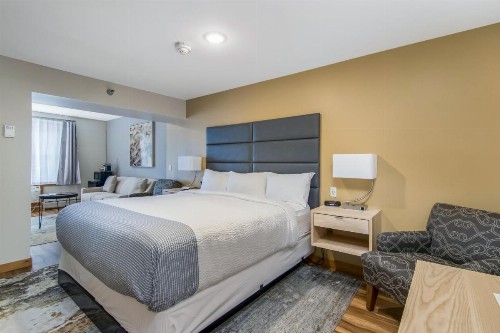 Grey Fox Inn - image 36