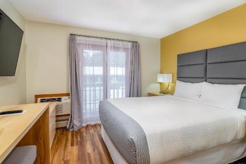 Grey Fox Inn - image 41