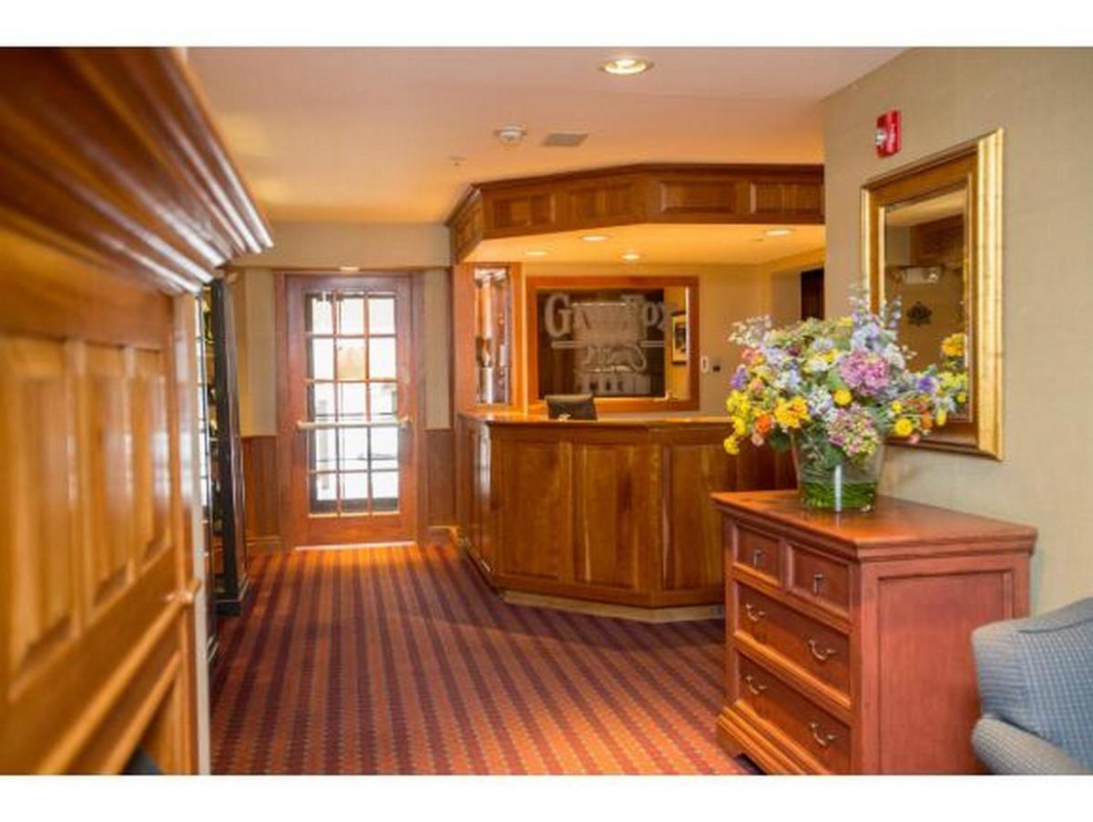 Grey Fox Inn - image 6