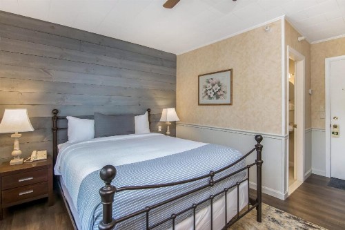 Grey Fox Inn - image 7
