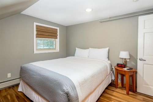 Grey Fox Inn - image 8
