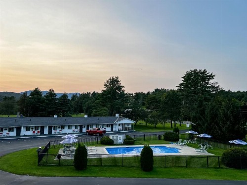 Stowe Motel & Snowdrift - image 27