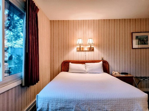 Stowe Motel & Snowdrift - image 35