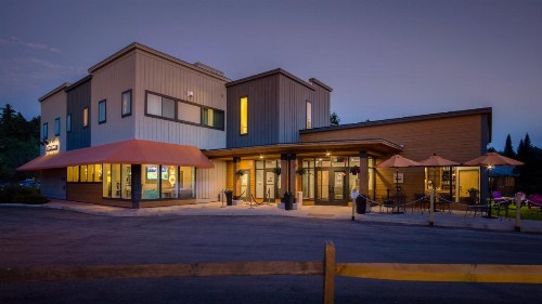 Sun & Ski Inn and Suites - image 1