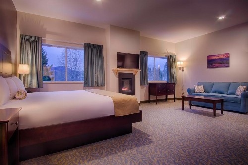 Sun & Ski Inn and Suites - image 35