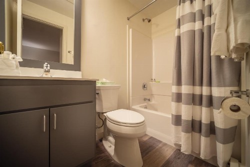 Sun & Ski Inn and Suites - image 7