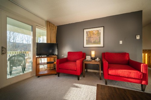 Sun & Ski Inn and Suites - image 9