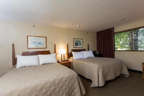 Commodores Inn - image 12