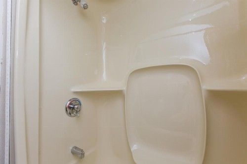 Commodores Inn - image 16