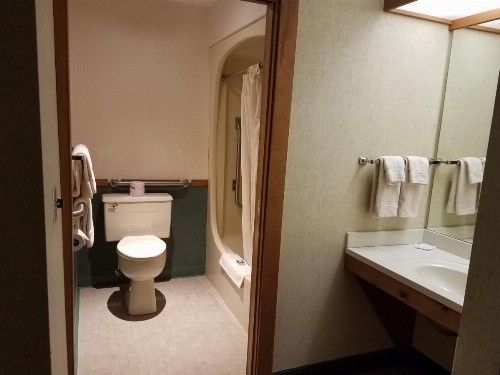 Commodores Inn - image 19