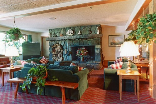 Commodores Inn - image 22