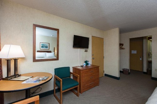 Commodores Inn - image 26