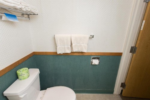 Commodores Inn - image 3