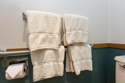 Commodores Inn - image 32