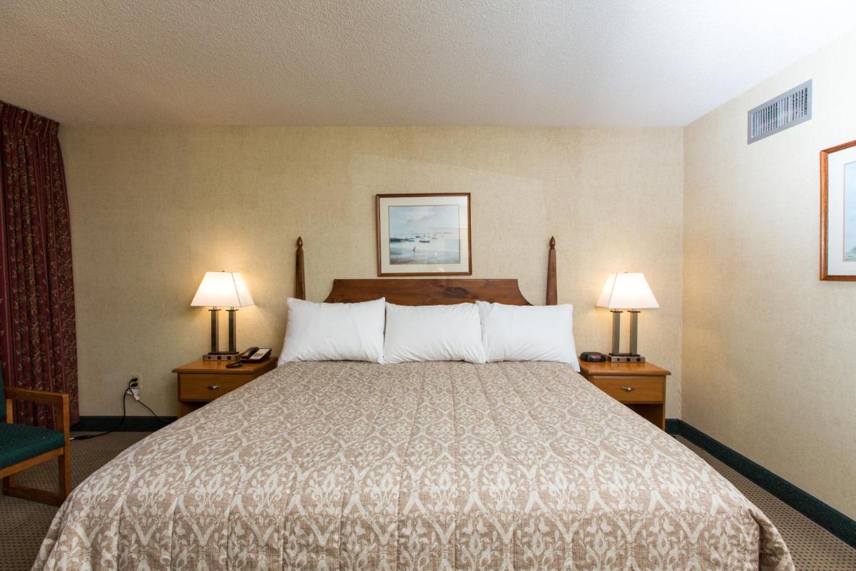 Commodores Inn - image 4