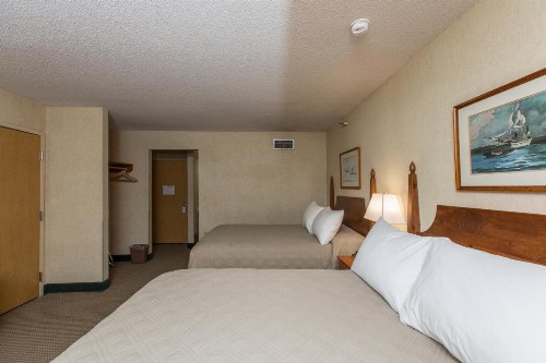 Commodores Inn - image 40