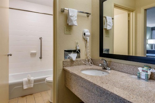 Best Western Downtown Stuart - image 26