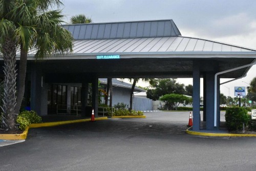 Days Inn by Wyndham Stuart - image 1