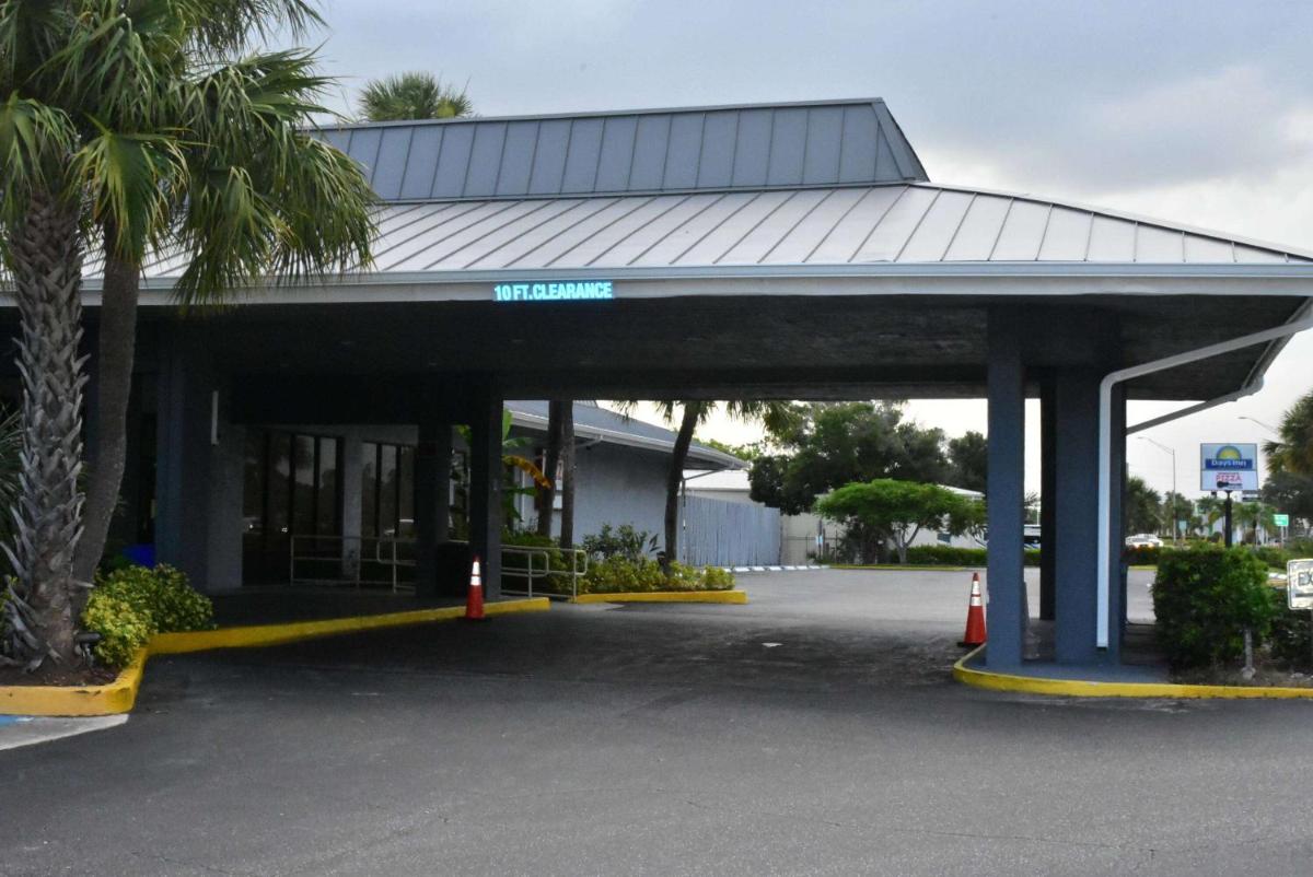 Days Inn by Wyndham Stuart - main image