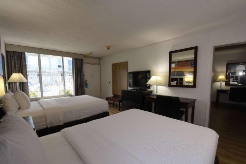 Days Inn by Wyndham Stuart - image 12