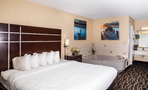 Days Inn by Wyndham Stuart - image 24
