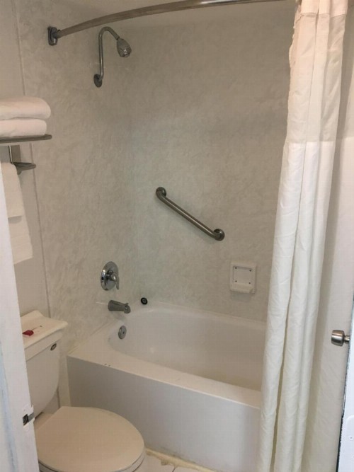 Days Inn by Wyndham Stuart - image 28