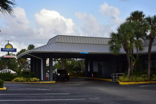 Days Inn by Wyndham Stuart - image 3