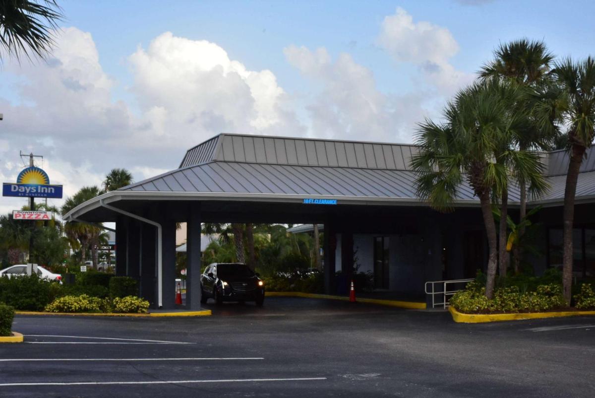 Days Inn by Wyndham Stuart - image 3