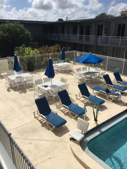 Days Inn by Wyndham Stuart - image 35
