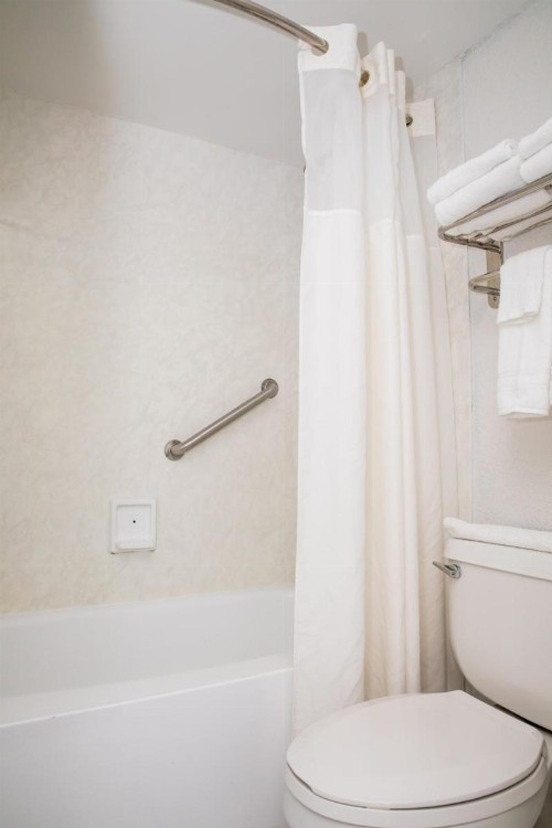 Days Inn by Wyndham Stuart - image 49