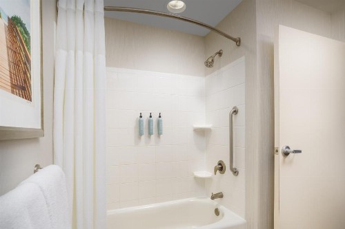 Courtyard by Marriott Stuart - image 12