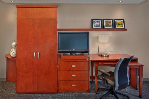 Courtyard by Marriott Stuart - image 21