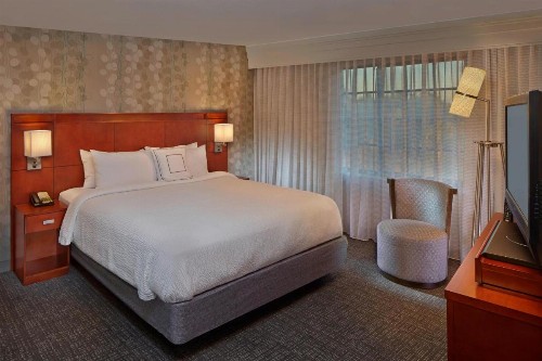 Courtyard by Marriott Stuart - image 25