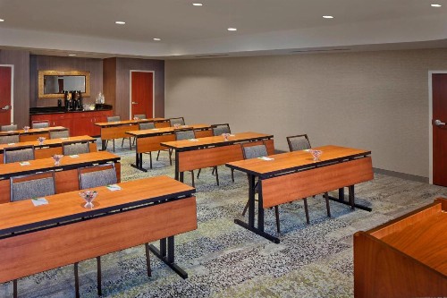 Courtyard by Marriott Stuart - image 38