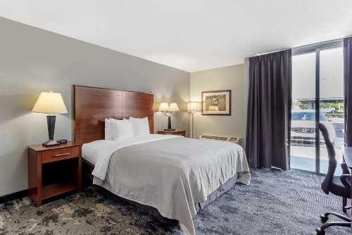 Quality Inn Downtown Stuart - image 10