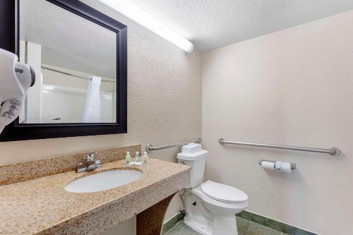 Quality Inn Downtown Stuart - image 12